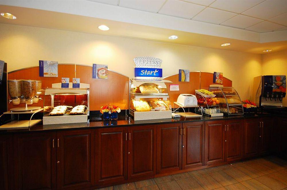 Quality Inn I-74 Batesville Exterior photo