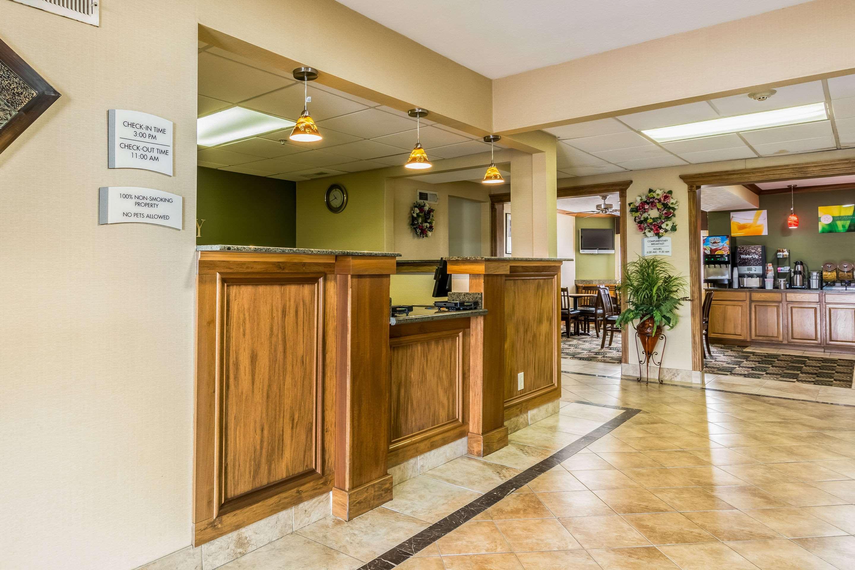 Quality Inn I-74 Batesville Exterior photo
