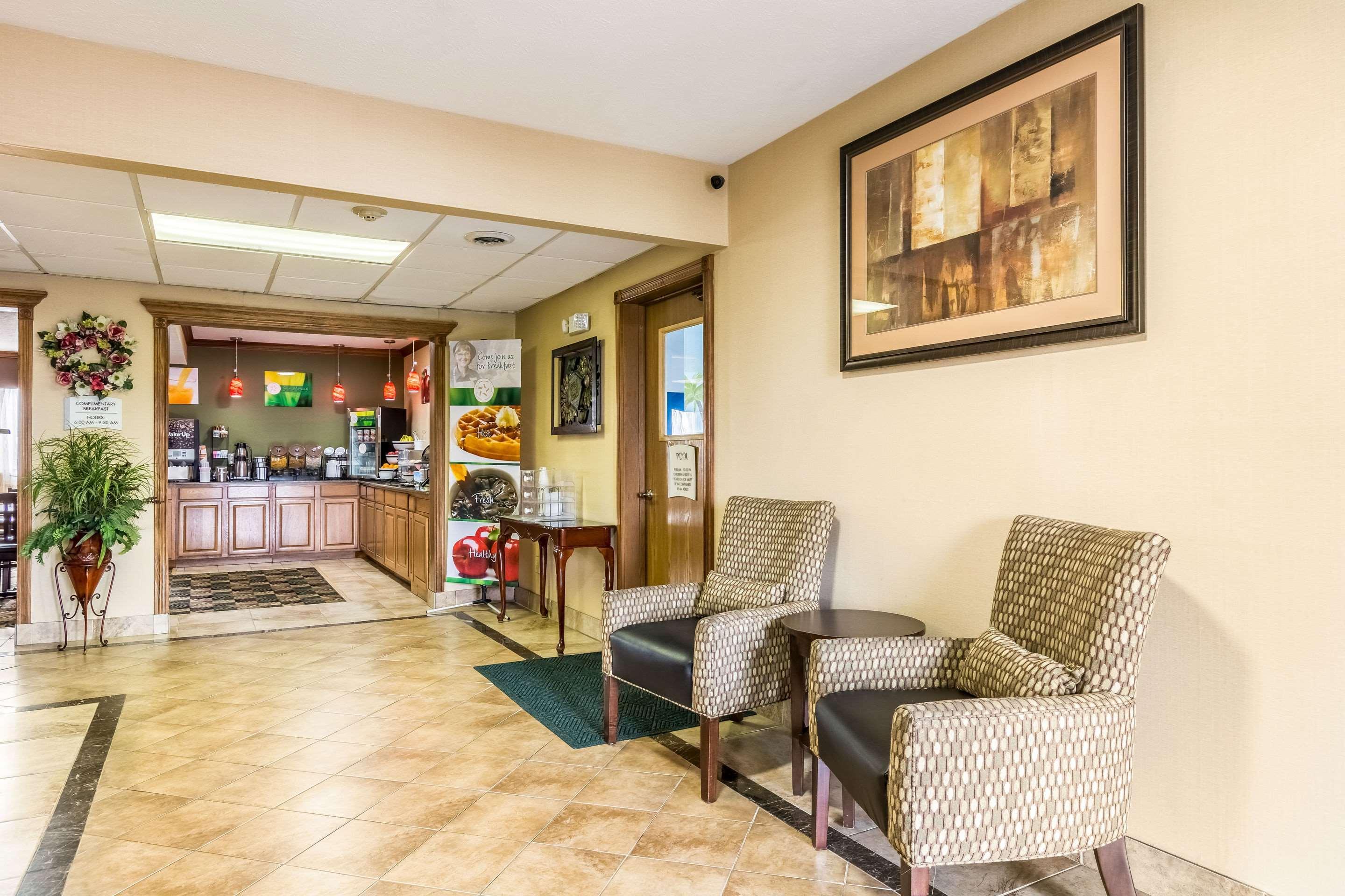 Quality Inn I-74 Batesville Exterior photo