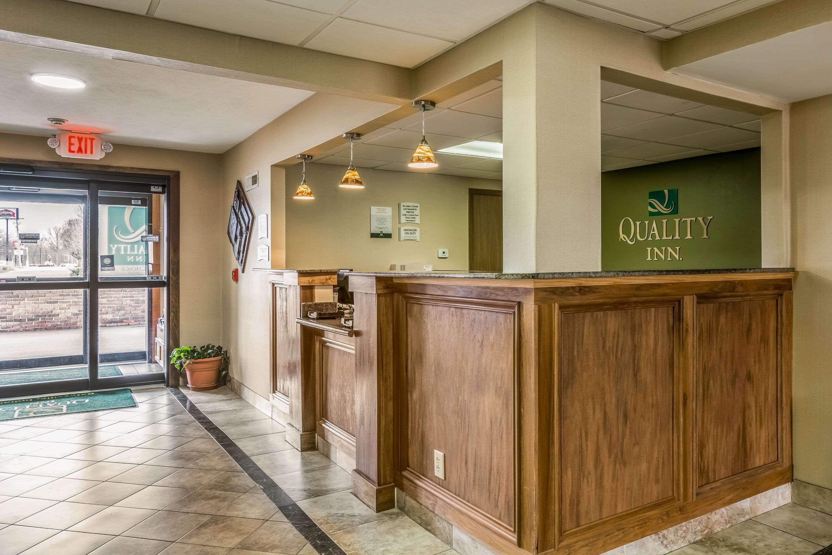 Quality Inn I-74 Batesville Exterior photo