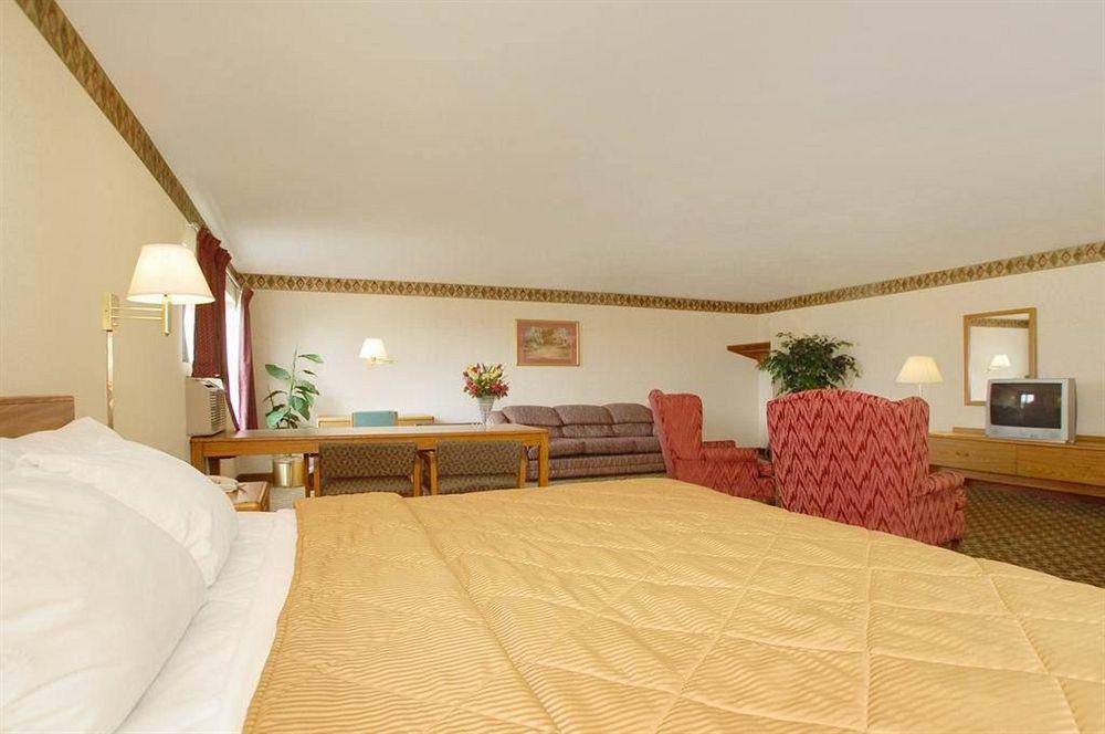 Quality Inn I-74 Batesville Room photo