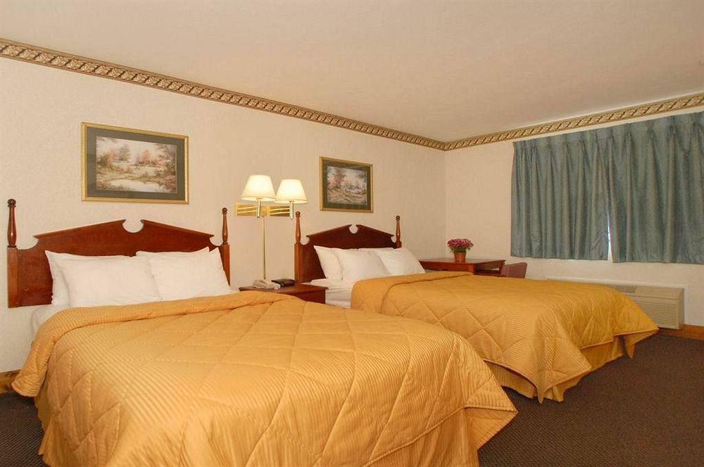 Quality Inn I-74 Batesville Room photo